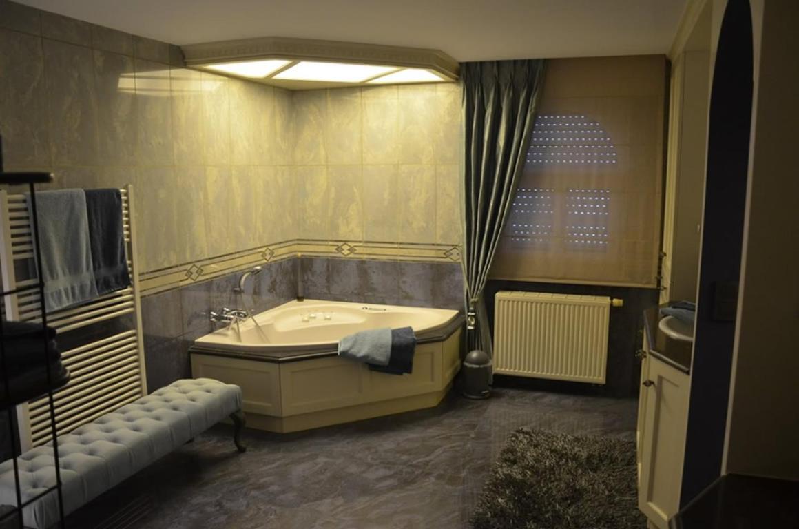 B&B Serenity NeerNeerpelt Екстериор снимка